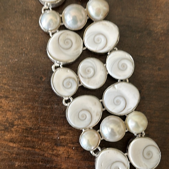 Shiva Shell and Cultured Pearl Bracelet - Picture 5 of 5